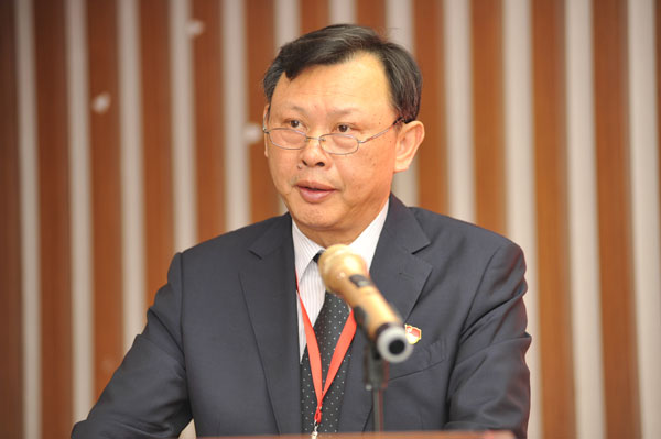 何黎明.jpg