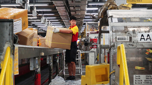 DHL1.jpg