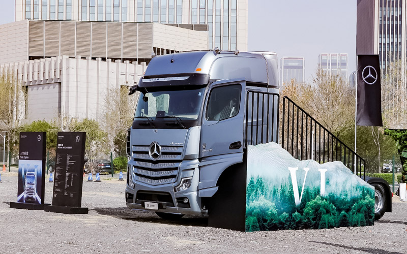 4. 梅赛德斯-奔驰 第五代Actros 2651 LS 6×4 国六公路牵引车.jpg