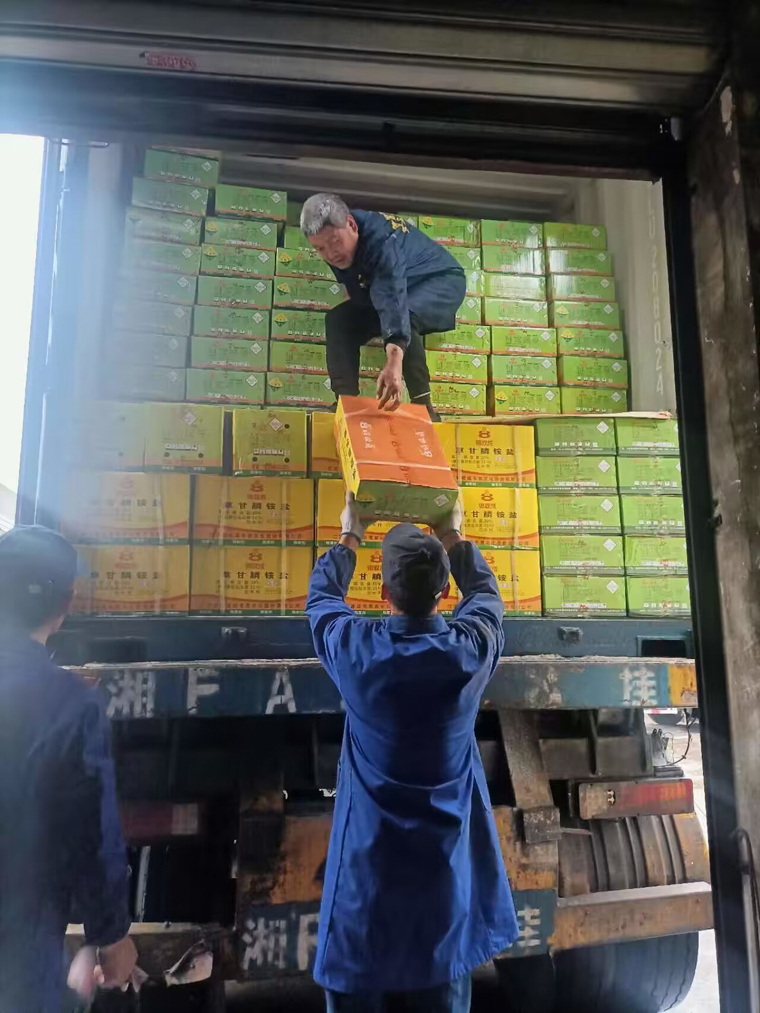 南通中远海运物流高效联动，打通物资运输“最后一公里”.jpg