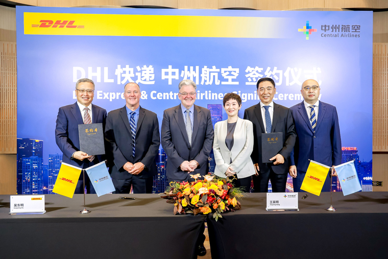 新闻图片：左起：DHL快递中国区首席执行官吴东明，DHL快递全球网络运营和航空业务执行副总裁高博翔，DHL快递首席执行官蒋明燊，中州航空董事长侯星帆，中州航空总裁王英明，中州航空联合创始人战阳.jpg