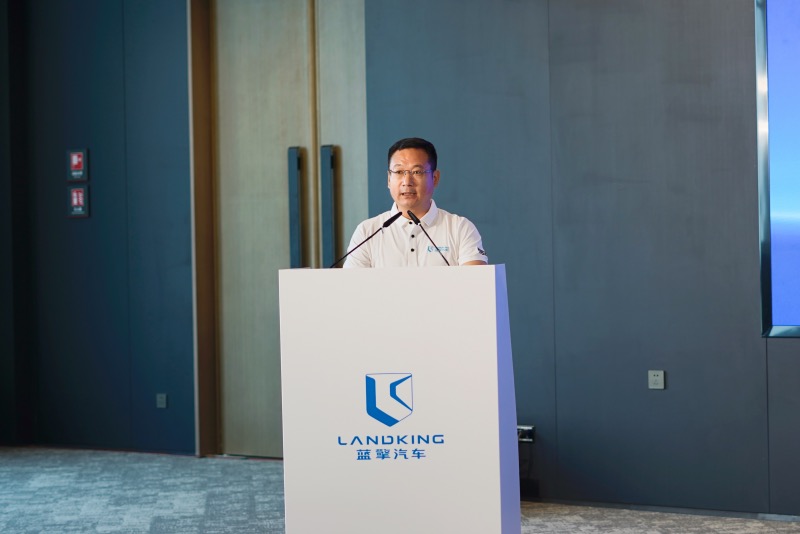 陈维雄.jpg