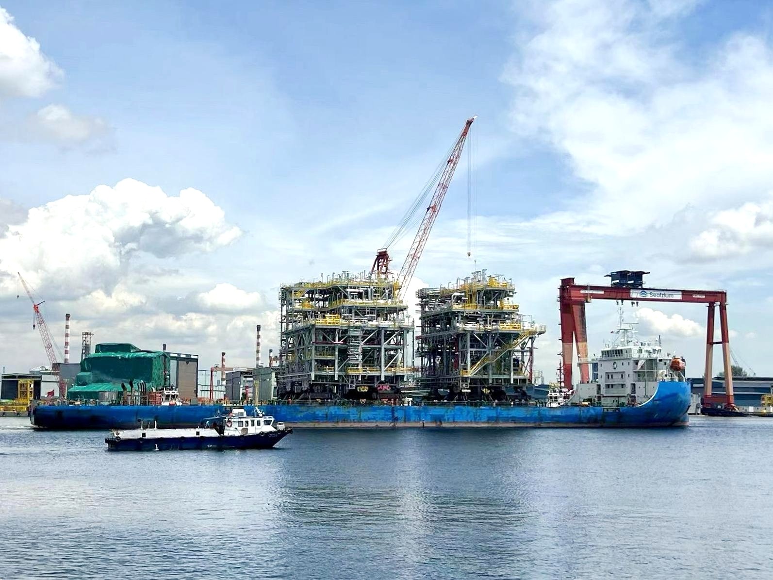 超大型海工装备运输新业绩！完成两艘次3500吨级FPSO模块海运进口运输任务 (3) - 副本.jpg